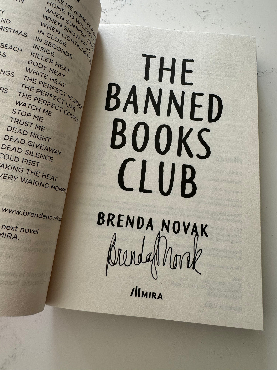Paisley & Sarasa テキスタイル書籍 NOVAK Embroidered Book Sleeve – The Brenda Novak Store