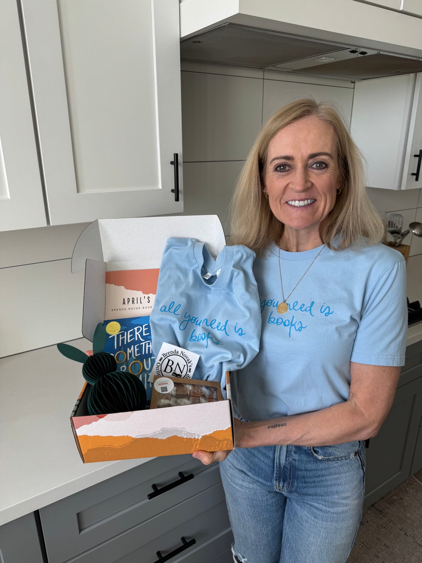 Monthly Brenda Novak’s Book Box Subscription – The Brenda Novak Store